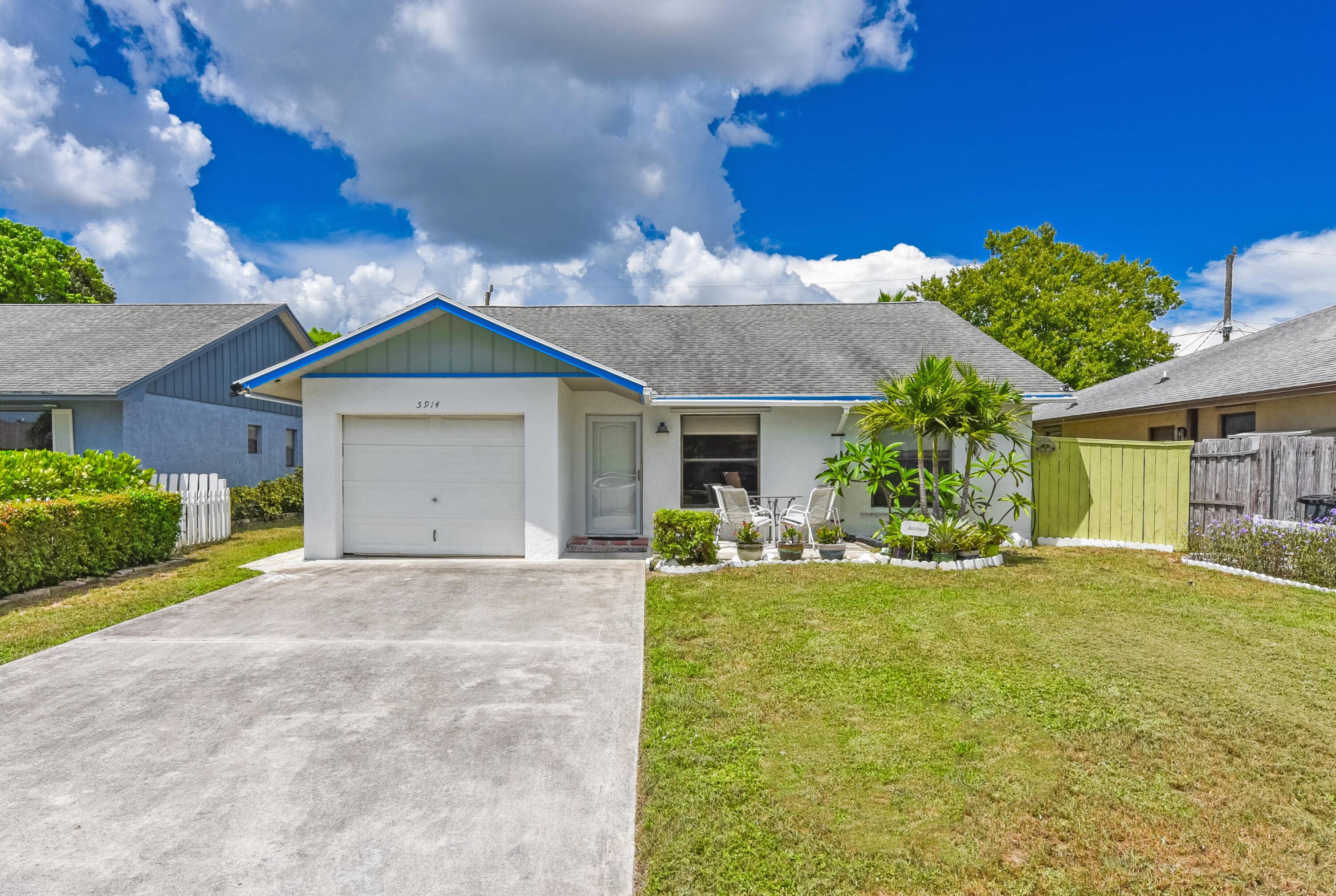 Discover this charming 3 bed, 2 bath CBS home in the heart of Stuart bring your boat, RV, or toys with freedom to live your way !