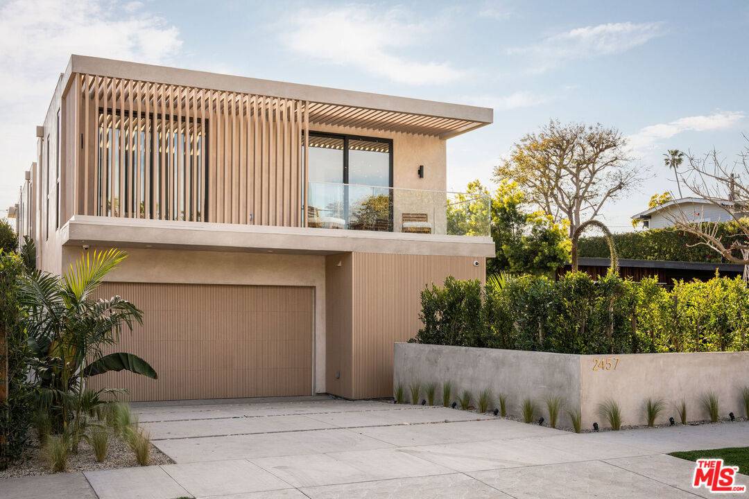 2457   Glyndon Ave 5BR Marina Del Rey La