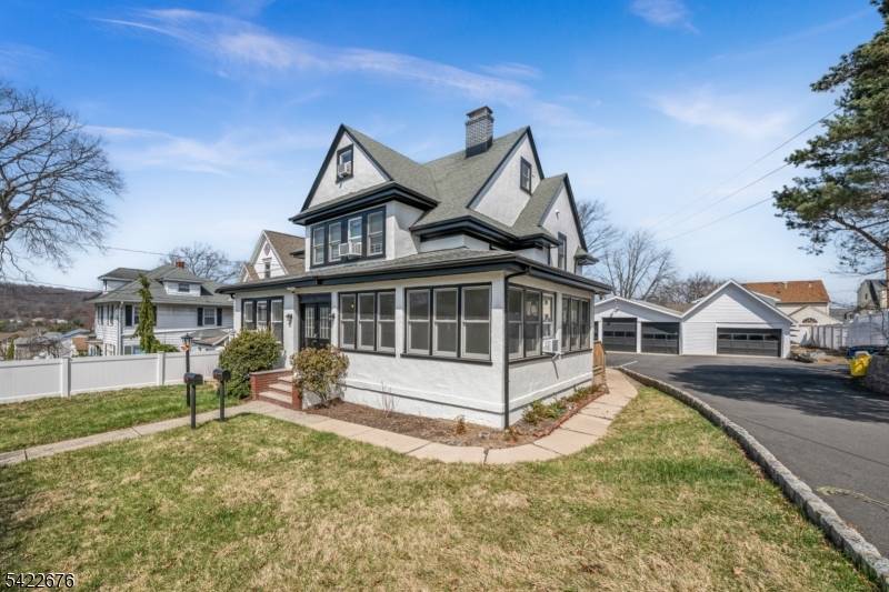 Welcome home to this stunning and meticulously well kept 5 Bedroom 3 Bathroom 2 Family home situated on a beautiful lot in highly sought after Cedar Grove.