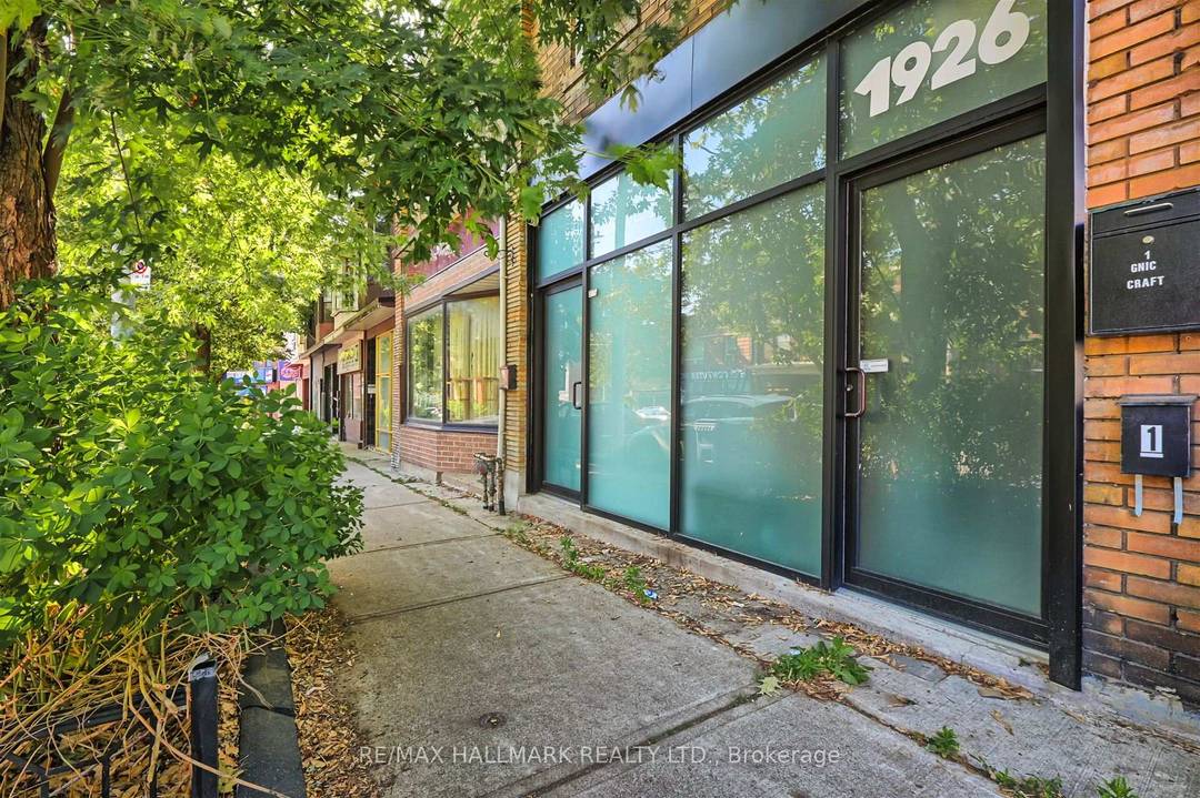 Versatile Upper Beach Storefront Live Work Opportunity !