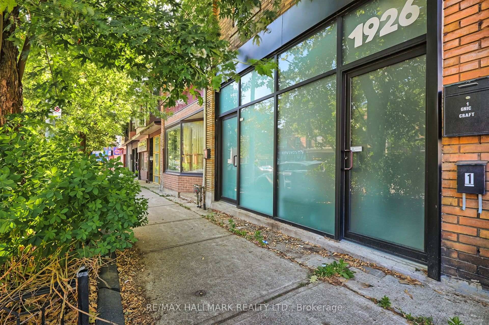 Versatile Upper Beach Storefront Live Work Opportunity !