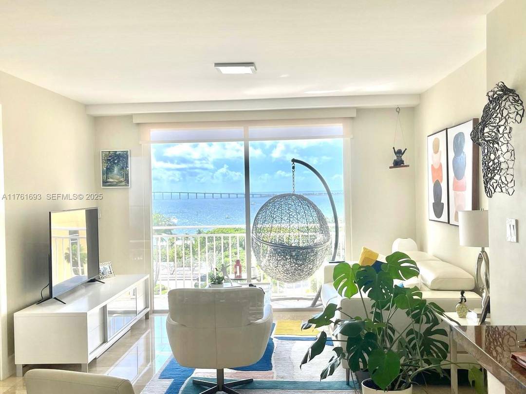 PRICE INCLUDES ASSESSMENT PAYMENT SELLER READY TO MAKE A CASH DEAL ON THIS STUNNING FURNISHED 2 2 WATERFRONT UNIT AT THE EXCLUSIVE BRICKELL KEY ISLAND.