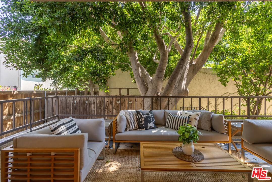 1210  N Kings Rd 2BR Sunset Strip La