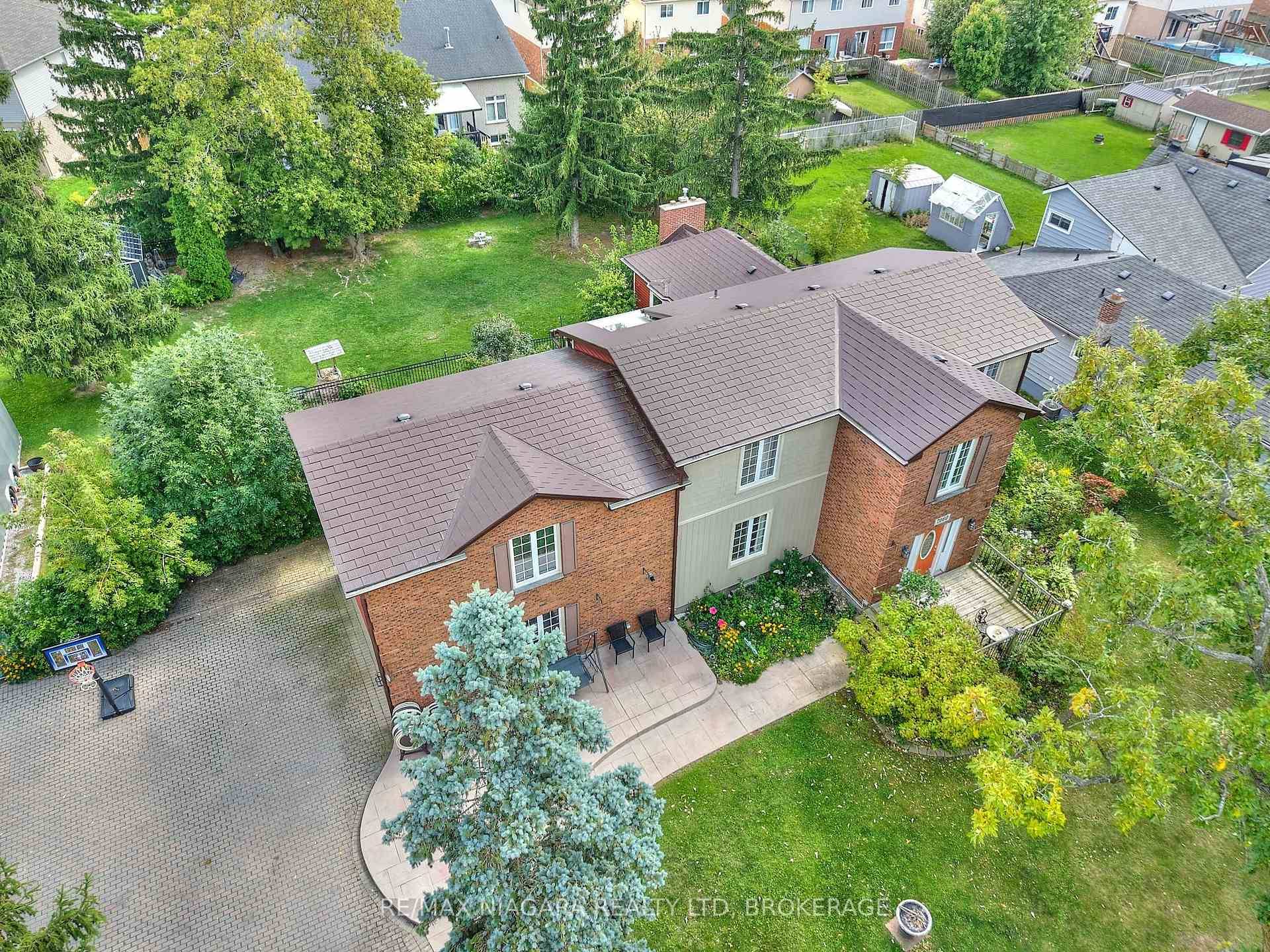 Your Peaceful Escape in Niagara FallsTucked away in the rural heart of Niagara Falls, this expansive two storey home offers the perfect retreat from the everyday hustle while keeping you ...