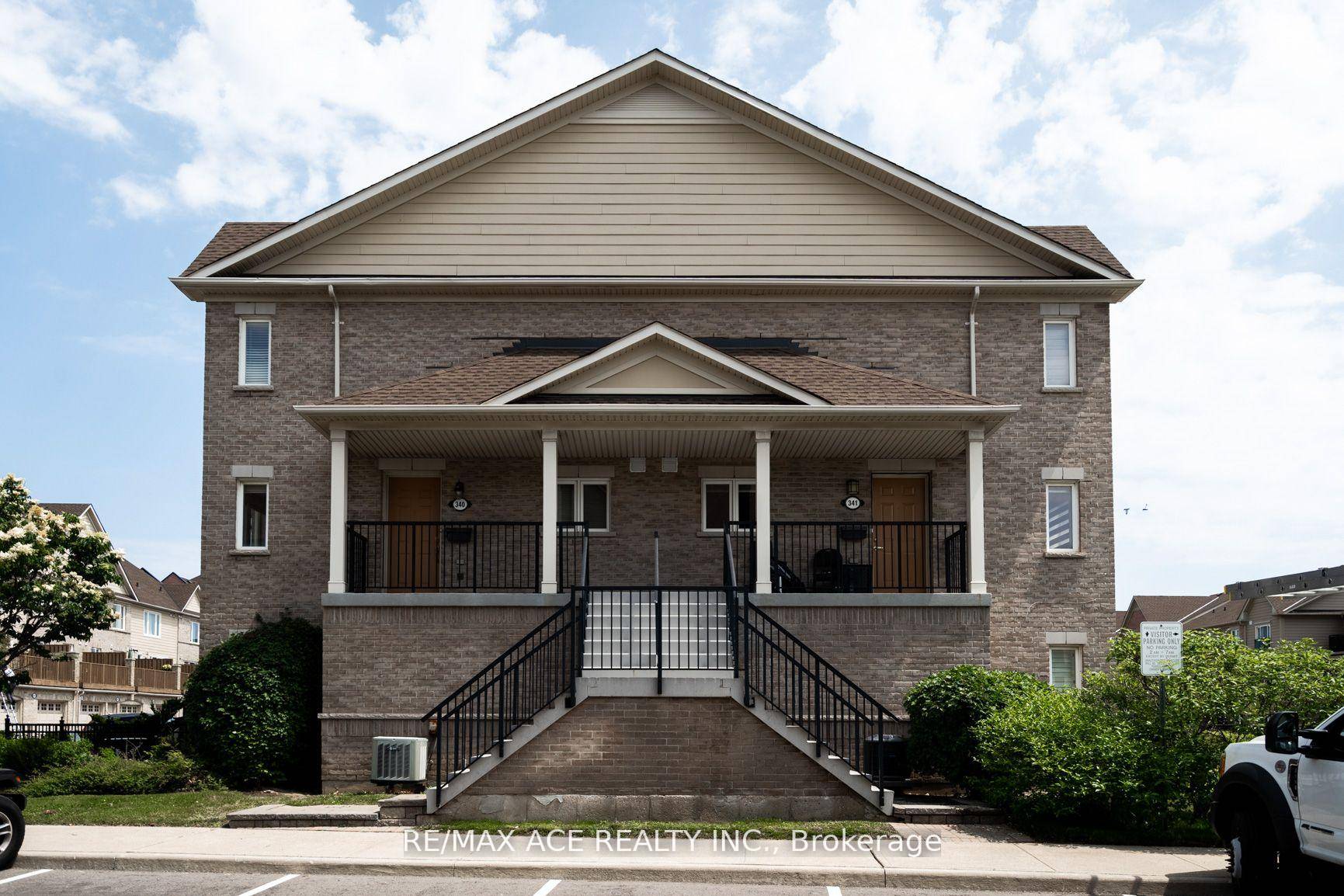 Bright And Spacious, End Unit 2Br, 2Wr In A Desirable Churchill Meadows With Juliette Balcony In Main Floor, W O To Balcony In The 2nd Floor From 2nd Bedroom.