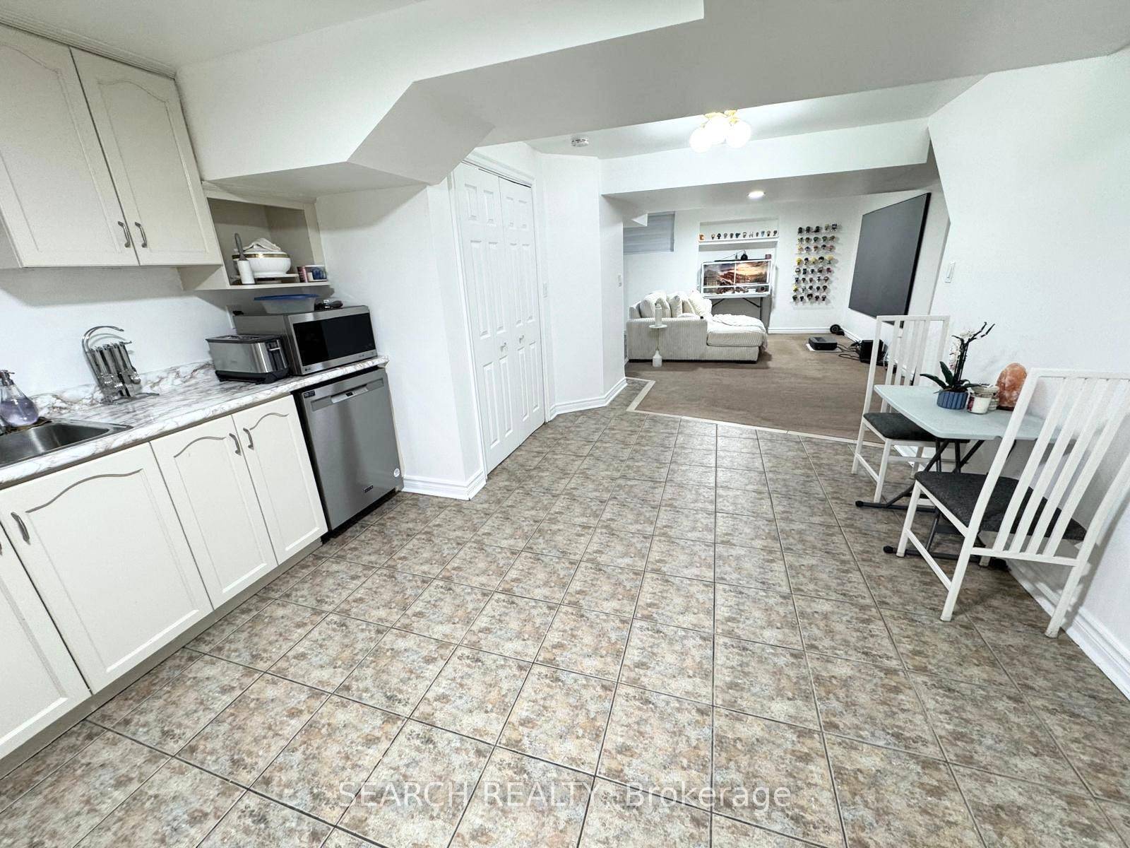 For rent a spacious 2 bedroom, 1 bathroom basement apartment located in the prime Mississauga area of Mavis and Eglinton.