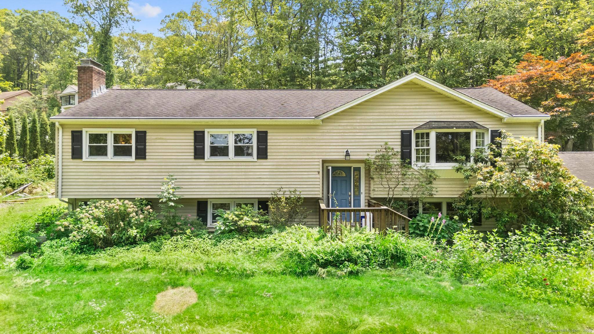 Welcome to 51 Ole Musket Ln, Danbury, CT a wonderful single family home nestled in one of Danbury's most desirable neighborhoods !
