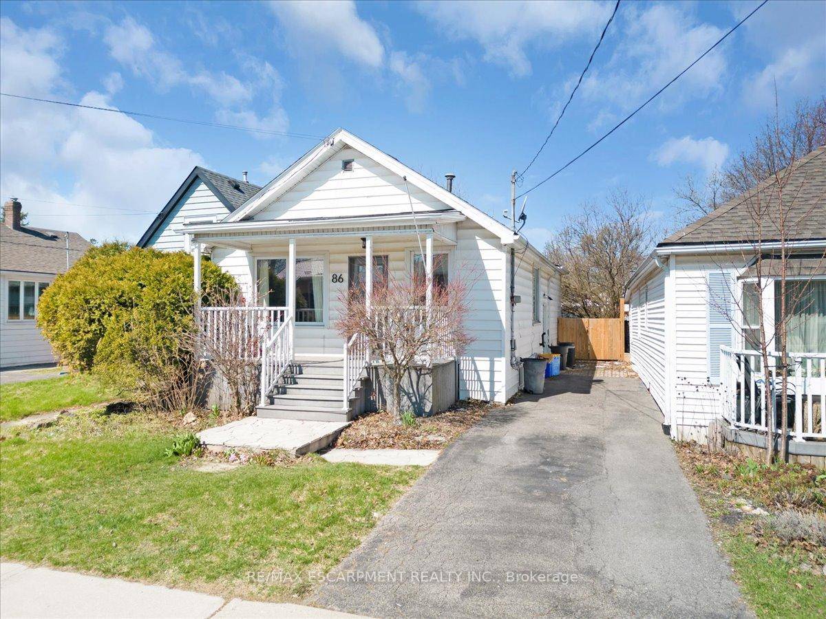 Welcome to this charming 3 bedroom, 1 bathroom mountain bungalow, ideally located in the sought after Inch Park community.
