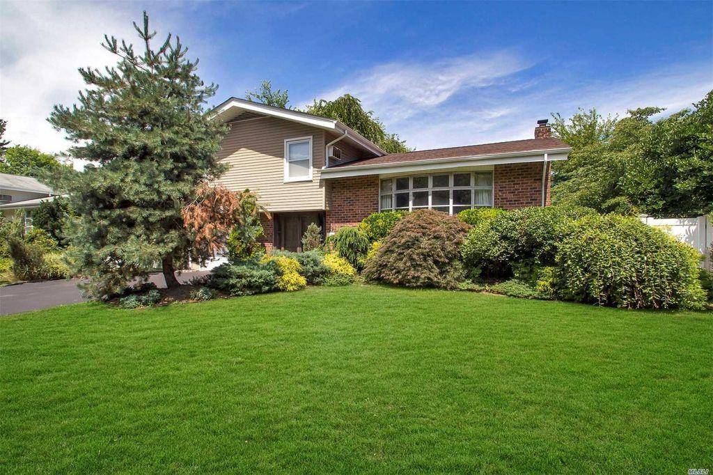 MUST SEE ! Whole House Rental in East Birchwood, Located in the JERICHO School District.