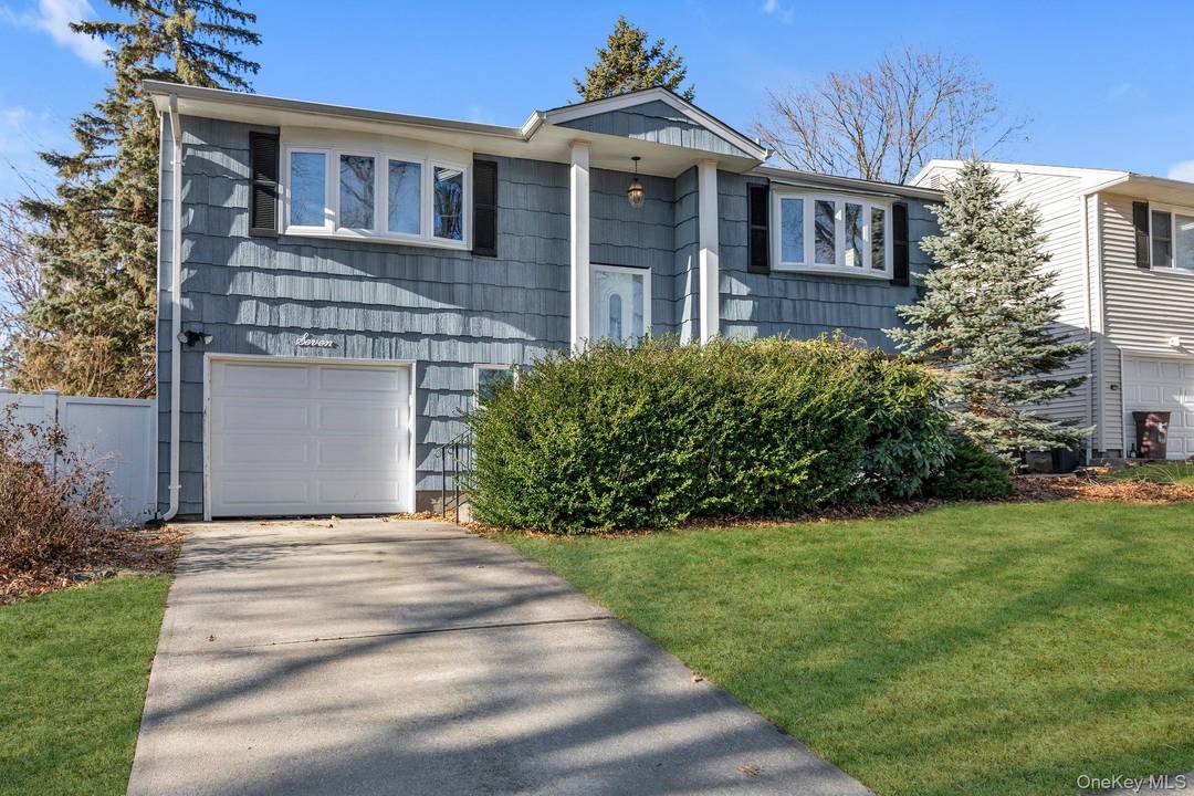 Fantastic 2 3 Bedroom Hi Ranch, Minutes To Huntington Village !