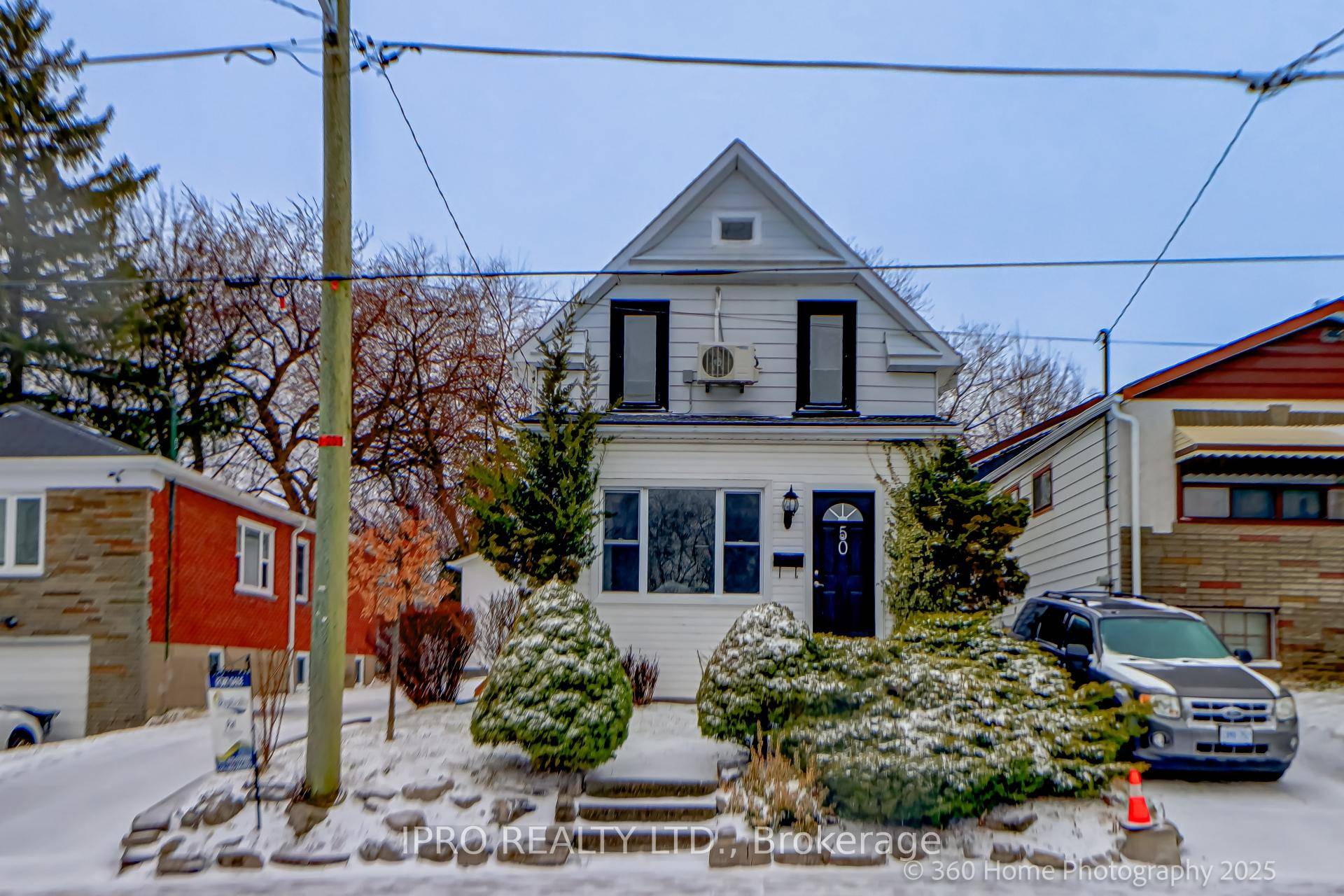 Cozy Home In Very Good Quiet Neighborhood.