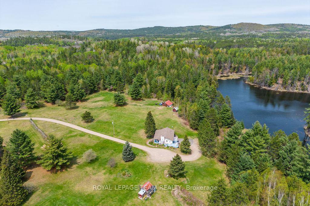184 Acre original settlement with two ponds, fields, a mountain and mixed forest !