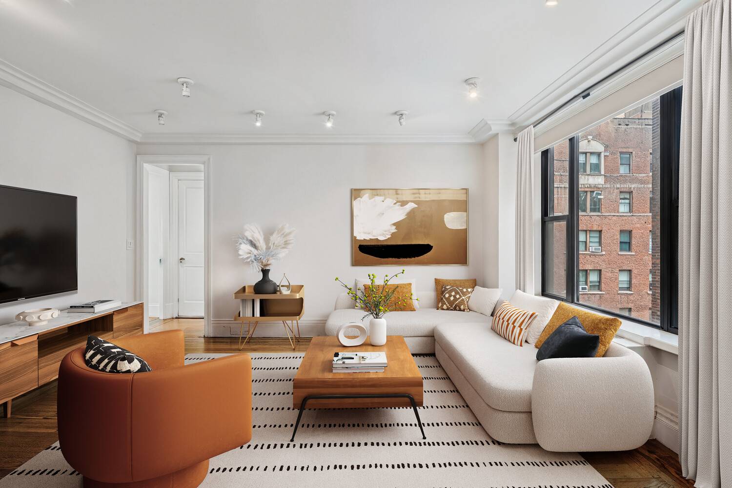 Beautifully renovated 2 bedroom, 1 bathroom home located in a boutique co op in Carnegie Hill.