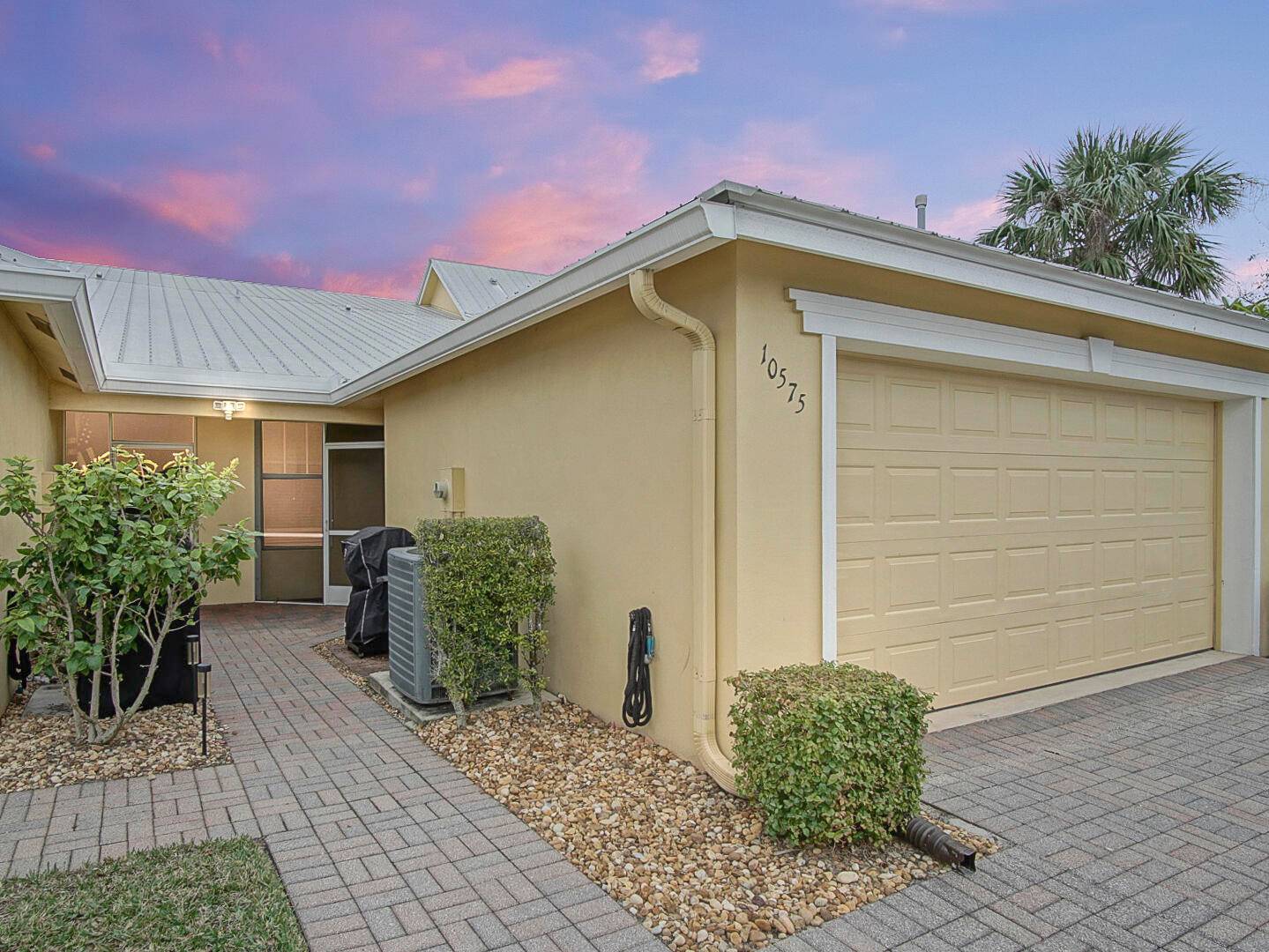 If you're looking for meticulously clean, close to loads of great amenities, and the most affordable way to own in Tradition, this is it !