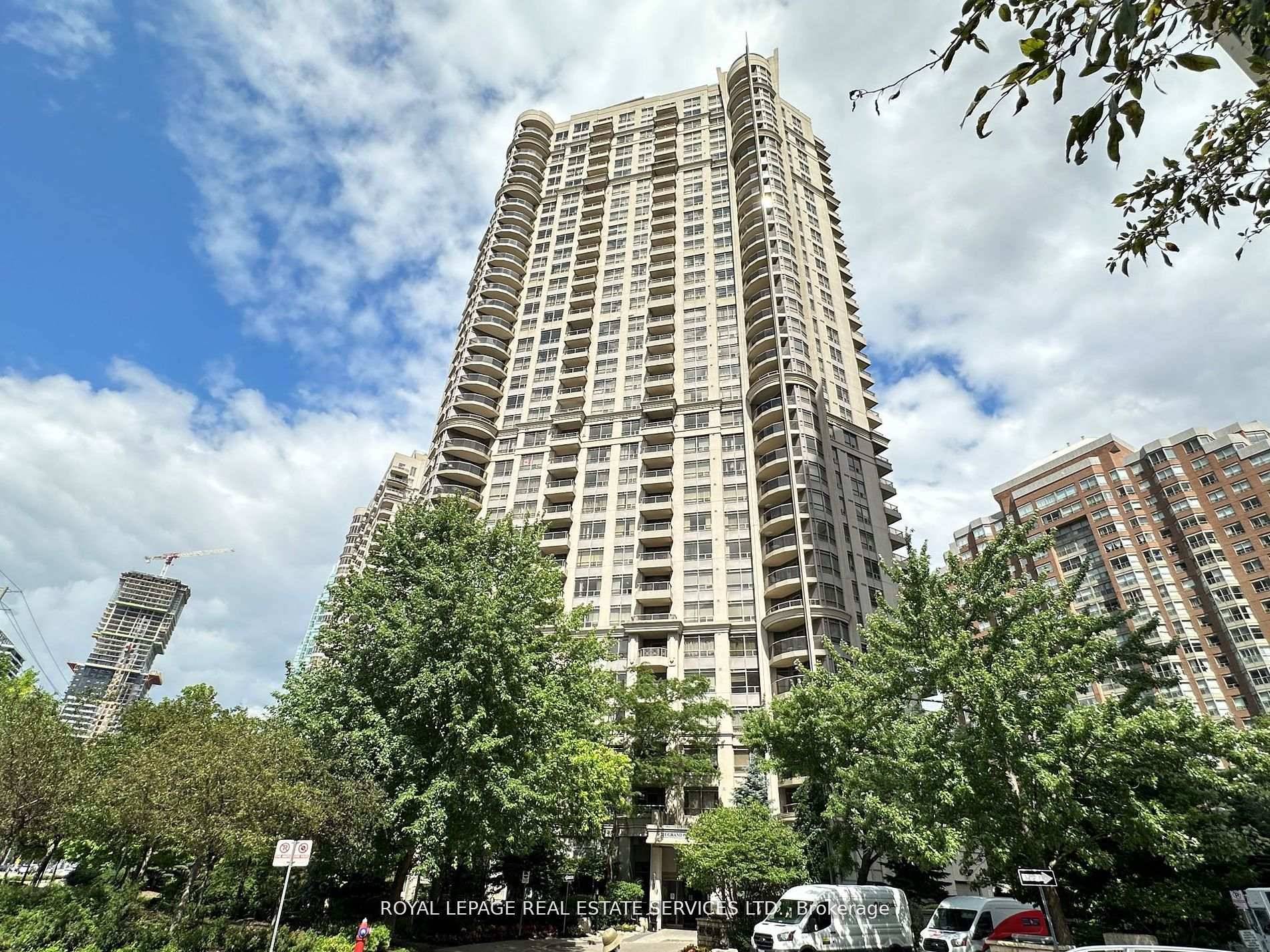 Live in the Heart of Mississauga at the Prestigious Tridel Grand Ovation !