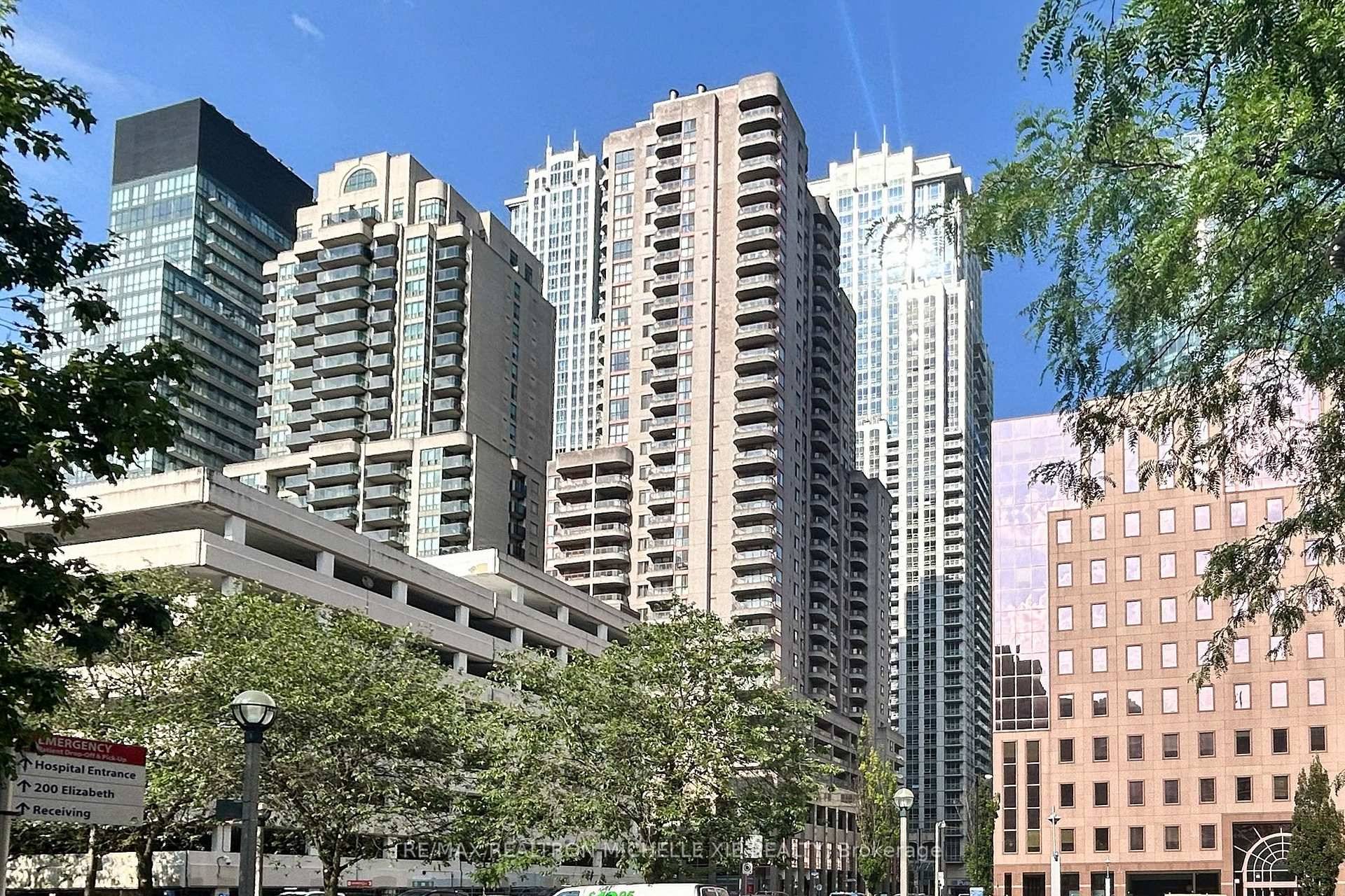 Bay And College ! Live In The Heart Of Downtown !