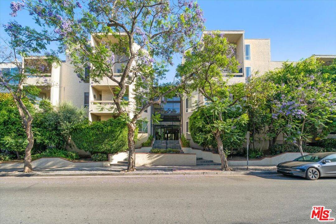 8960   Cynthia St 1BR Sunset Strip La
