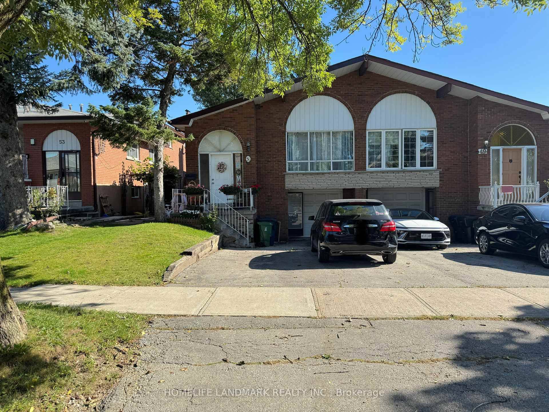 Welcome to 51 Navaho Dr. This bright and spacious 2 bedroom suite is completely above the ground All Utilities are INCLUDED in the rent Conveniently located in a desirable North ...