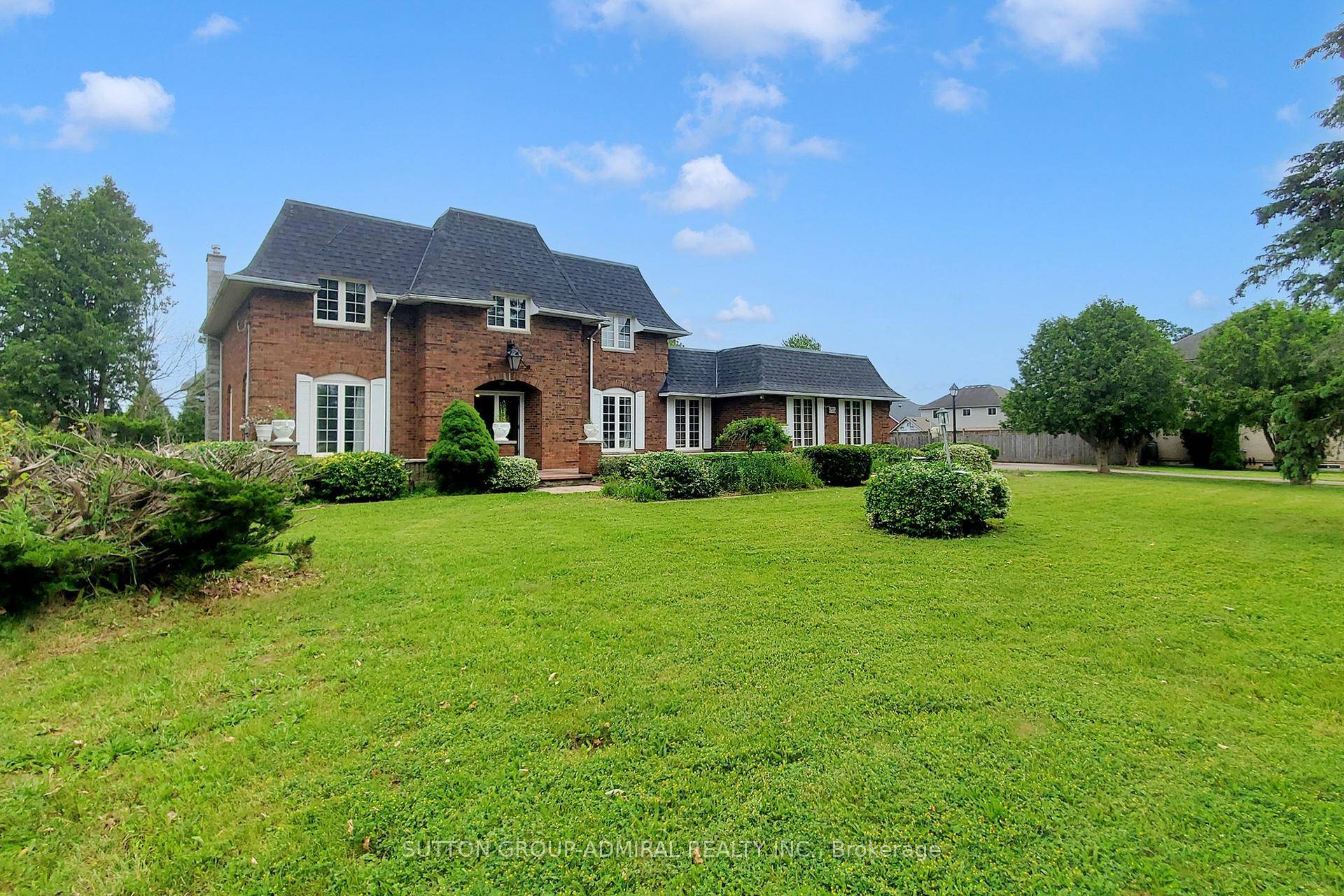Beautifully maintained and renovated 2 storey house on almost one acre lot boasting 4, 000 SF floor space above the ground plus finished basement.