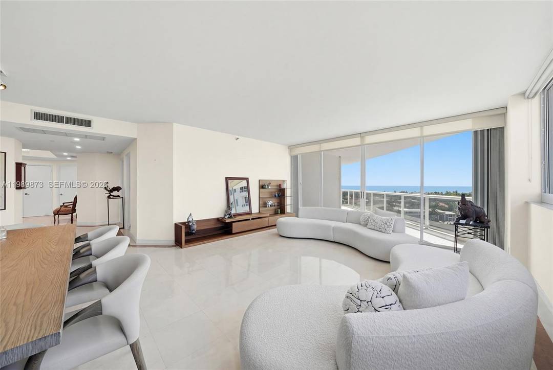 Experience luxury living in this stunningly renovated 3 bedroom 3 bathroom plus den residence situated within the exclusive One Island Place.