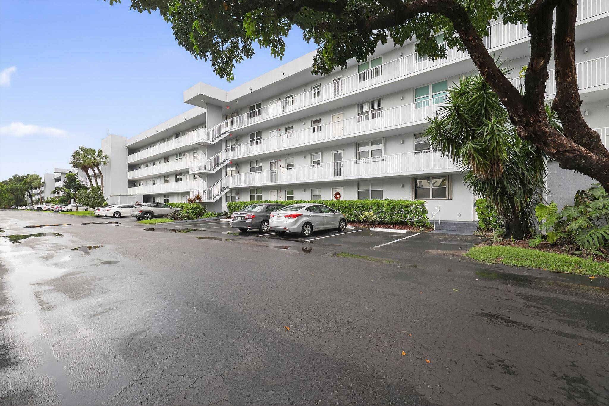 Live the South Florida lifestyle in this charming 2 bedroom, 2 bath condo perfectly situated near the water in Oakland Park.