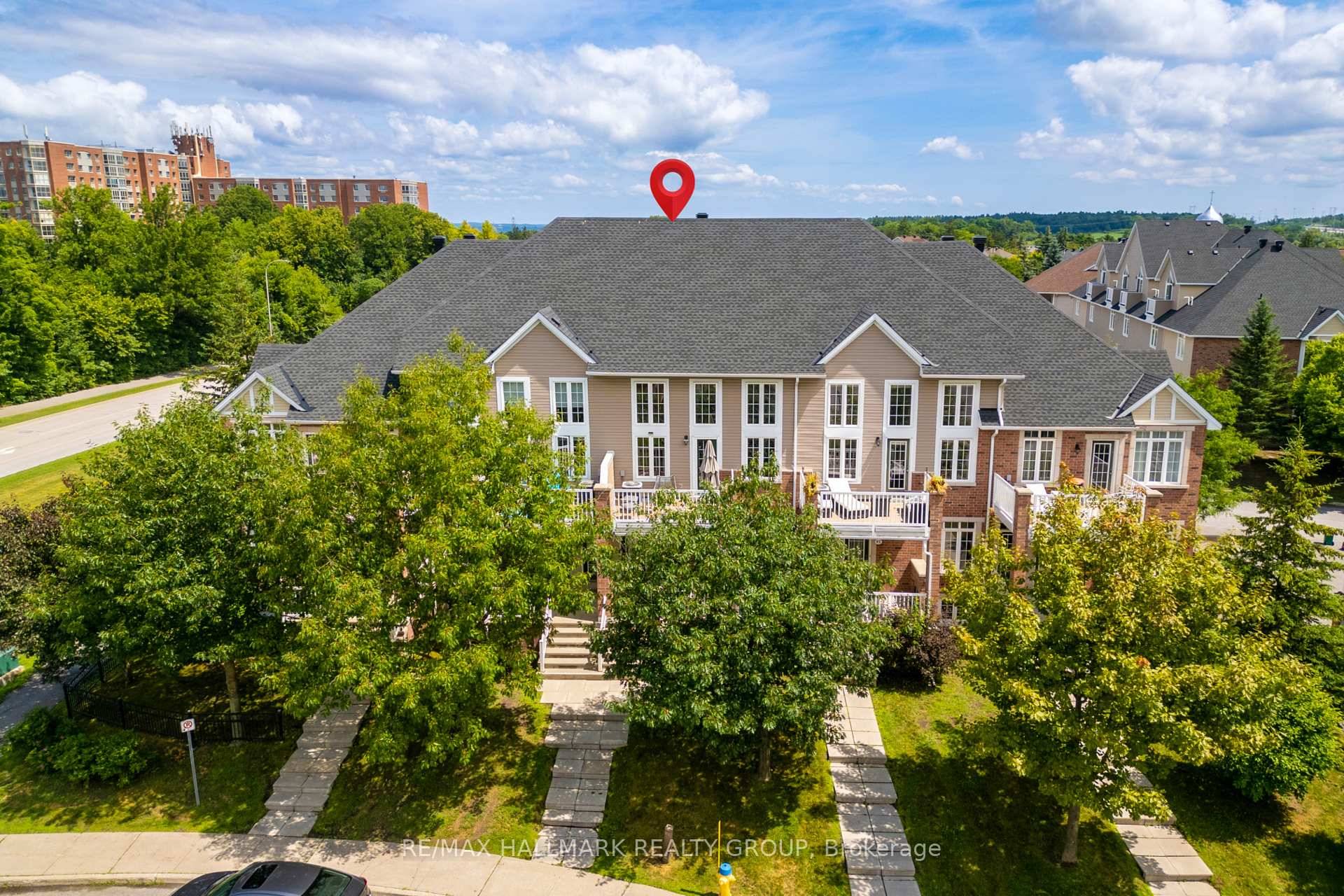 Step into stylish, turnkey living with this stunning 2 bedroom loft, 2 bathroom upper level home.