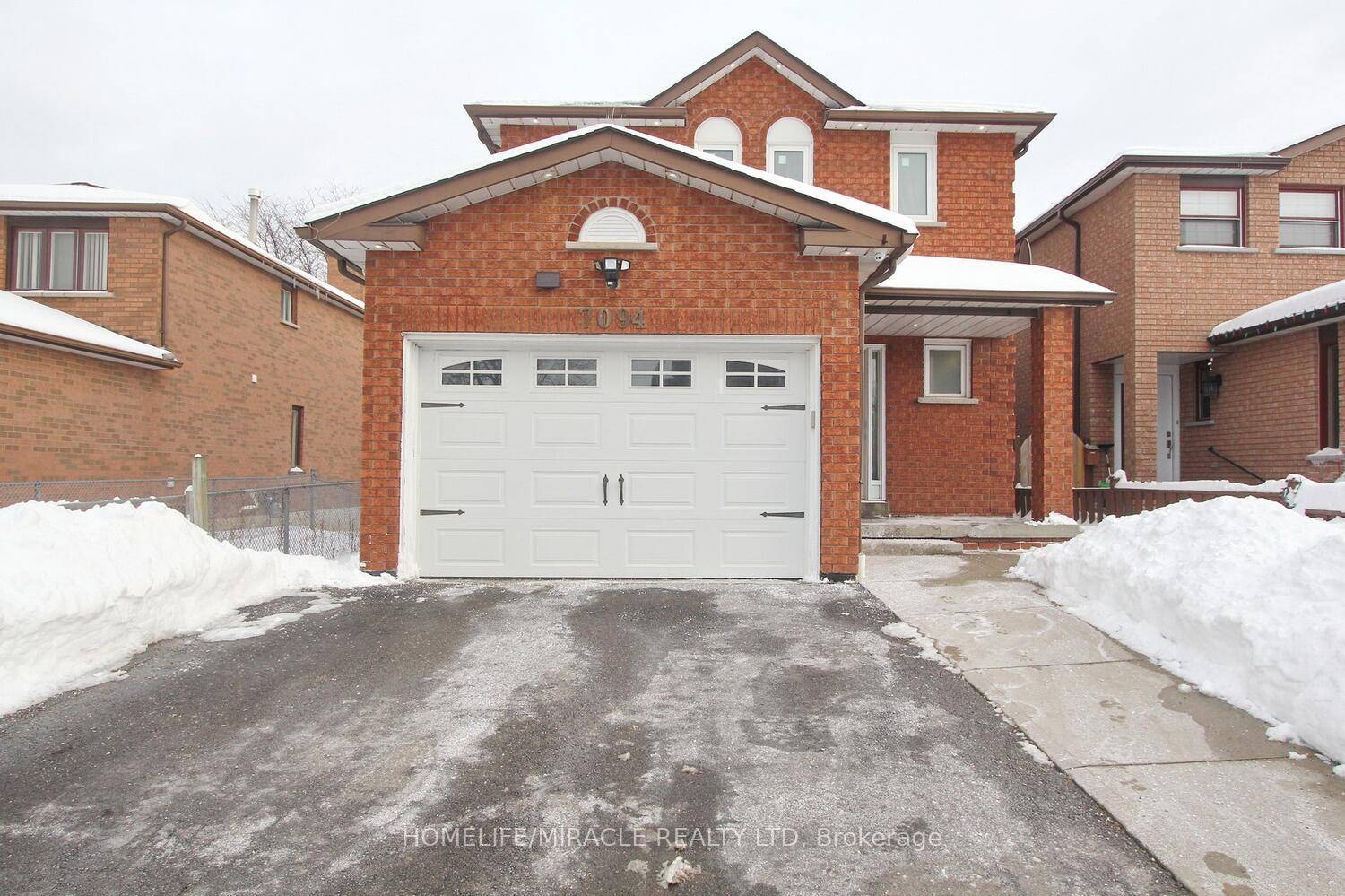 Location, Location, Location, This Meticulously maintained amp ; Breathtaking Detached Home is nestled on a quiet desirable street, in the highly sought after neighborhood of Mississauga, the designer decorated amp ...