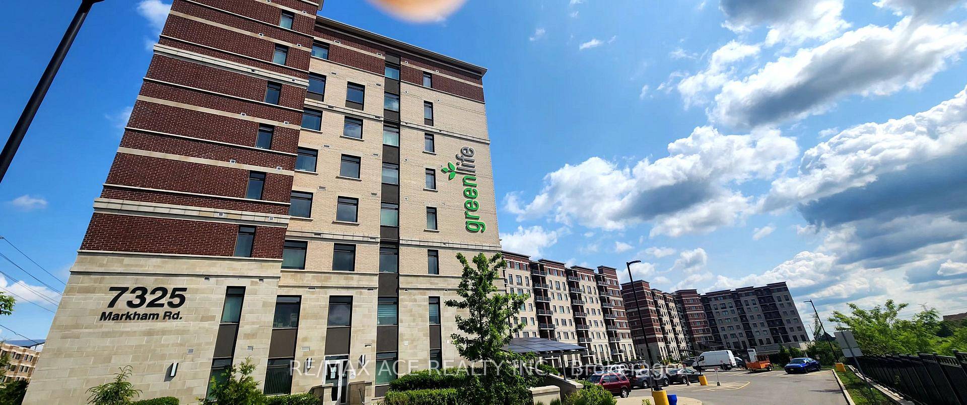 Bright and beautifully upgraded Green Life condo offering almost 1100 sqft.