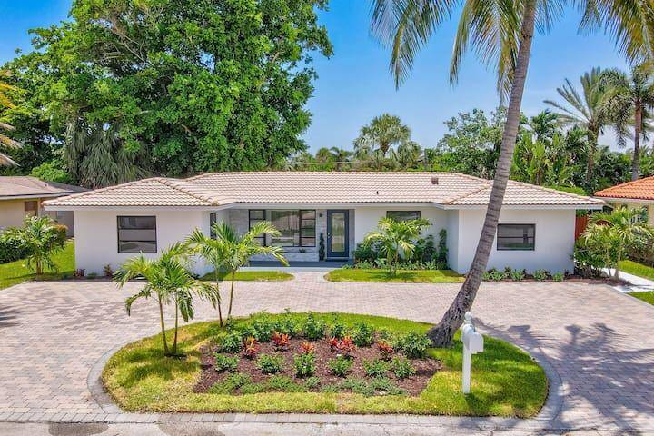 LUXURY 4 BED 3. 5 BATH HOME.
