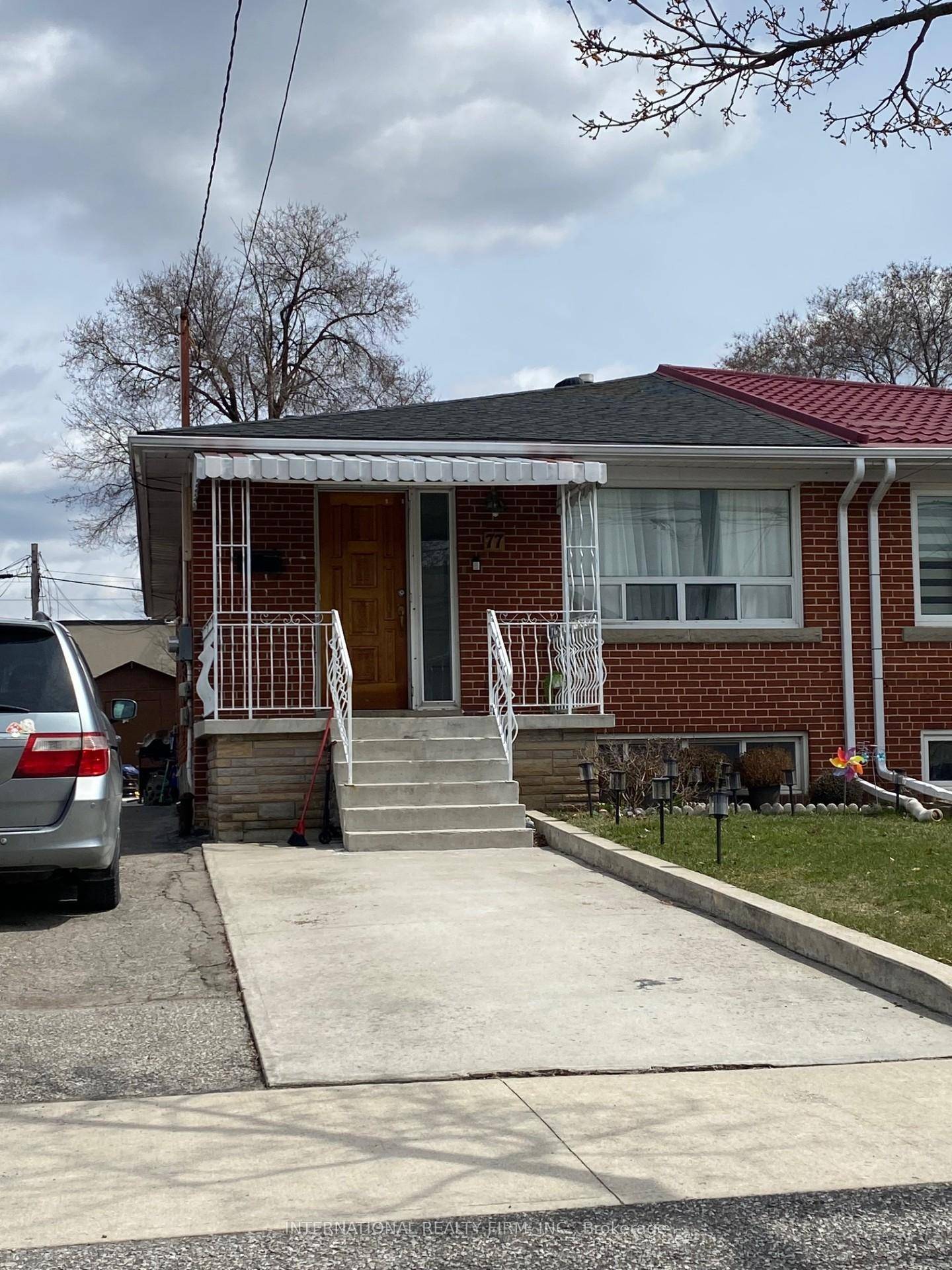 Centrally located, close to plazas, restaurants, community center, minutes from HWY 401, 400 amp ; 407.