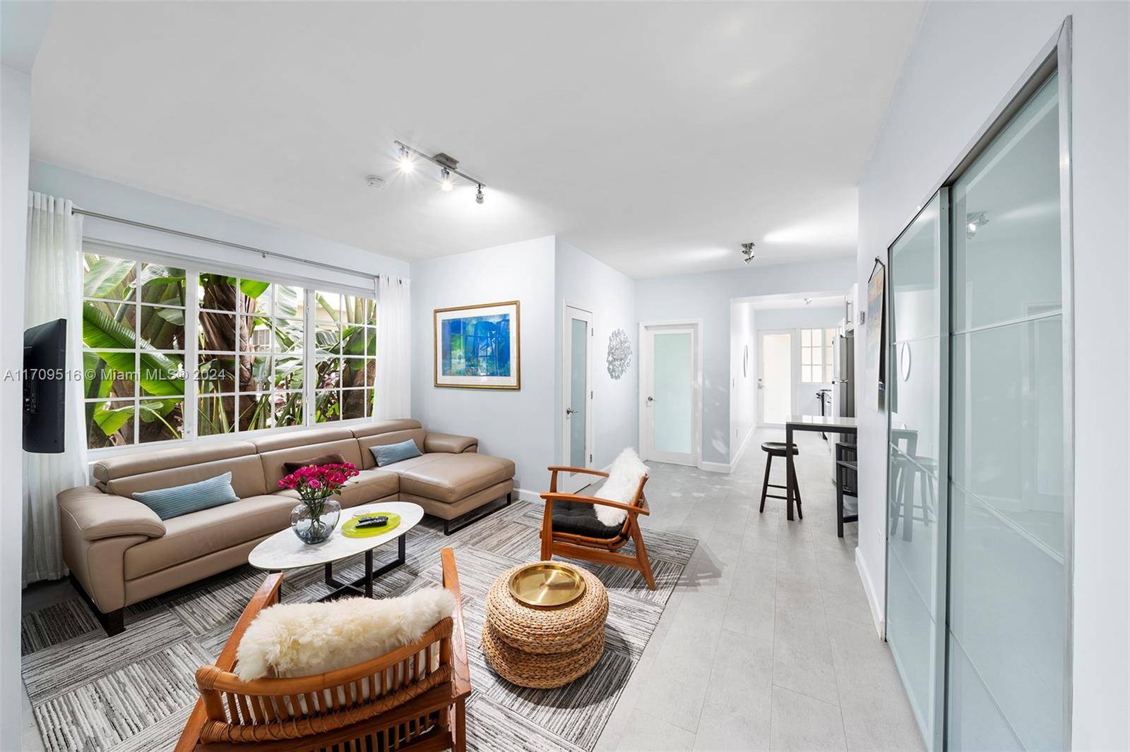 Renovated 2 BDRM 2 BTH in iconic Metropolis.