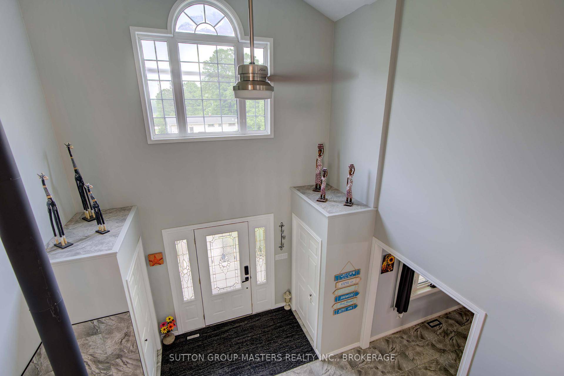 Discover a unique lifestyle choice with this exceptional home, just a relaxing 25 minute drive from downtown Kingston.
