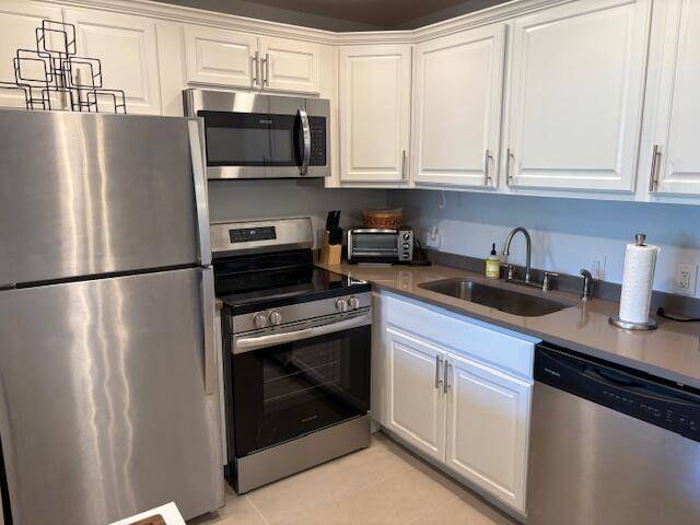 FIRST FLOOR UNIT IN DESIRABLE DORSET SECTION.