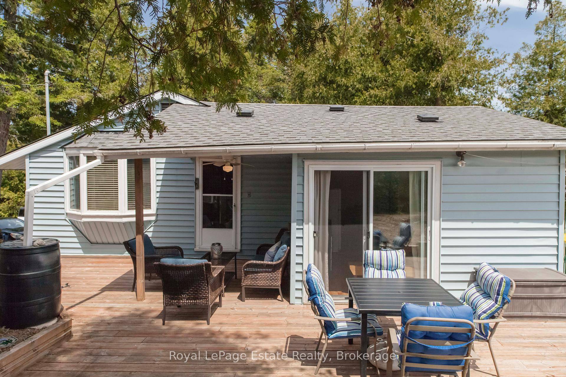 CHARMING LEASED LAND RIVERFRONT COTTAGE !