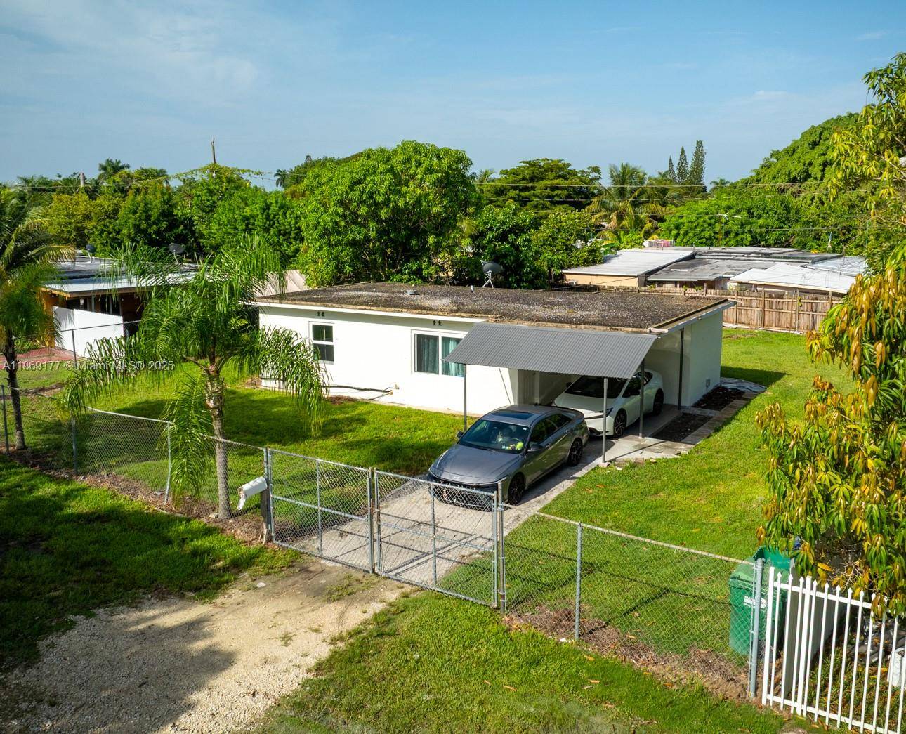 Diamond in the rough on an 8, 400 sf lot in Leisure City, a residential neighborhood in North Homestead with just a 30 min commute to Miami.