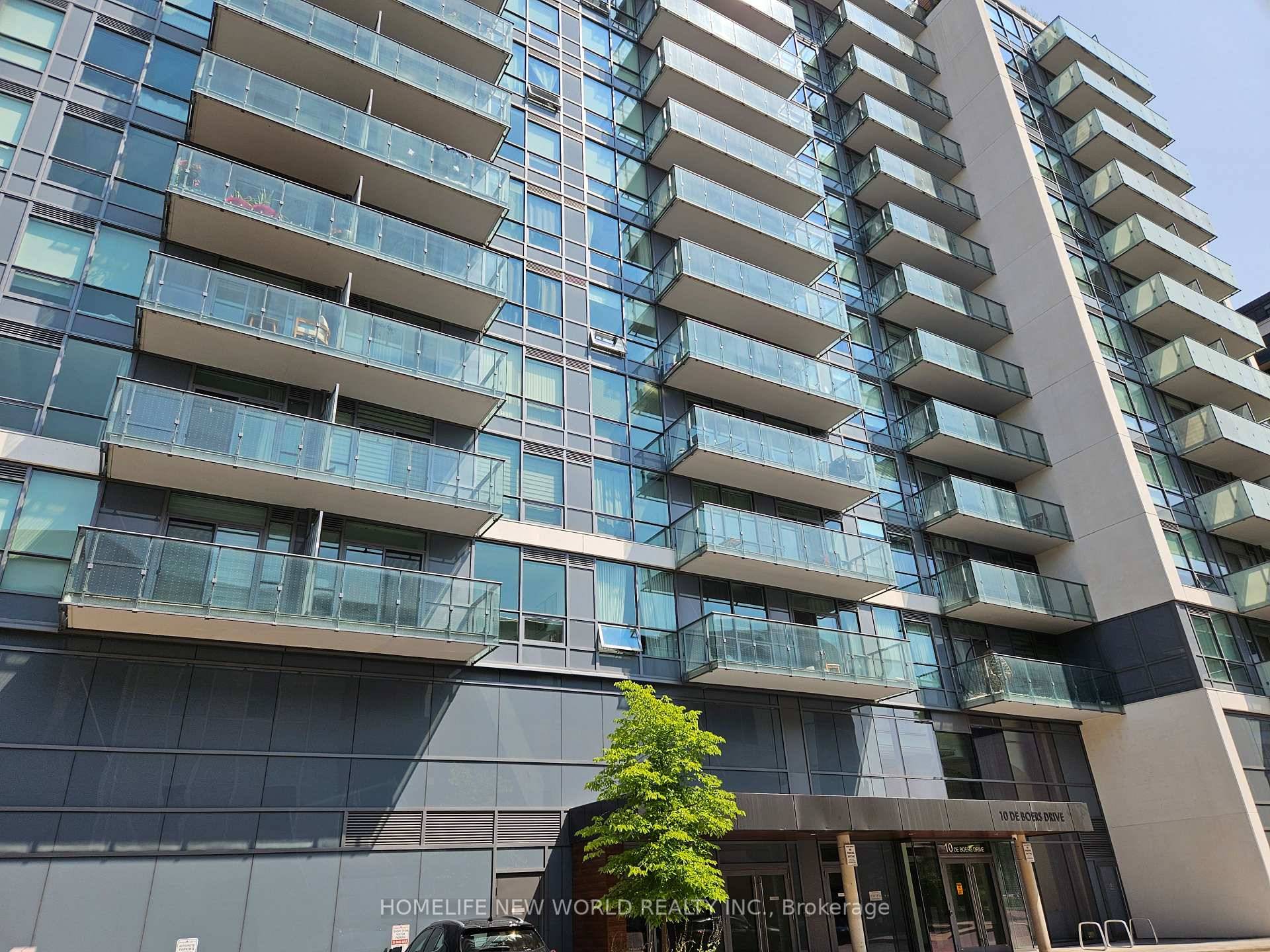Bright and stunning spacious 1Bed Den with south east view.