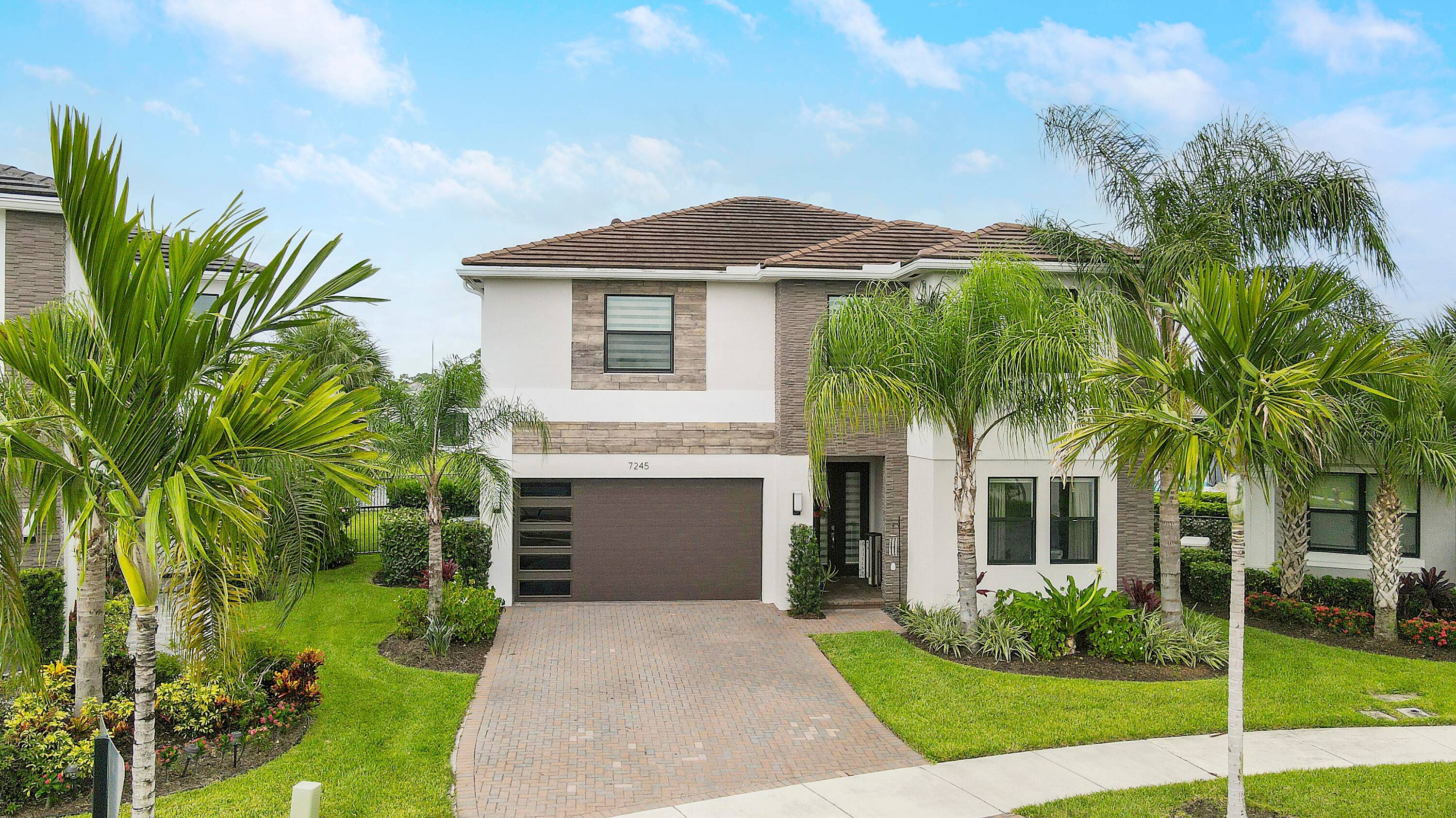 Stunning 5 Bedroom, 3 Full Bathroom Home with Luxurious Upgrades and ServicesWelcome to your dream rental home, where comfort, luxury, and convenience blend seamlessly.