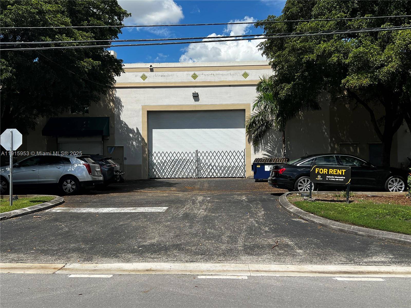 Warehouse office in the heart of Doral with a total of 3, 620 SQF.