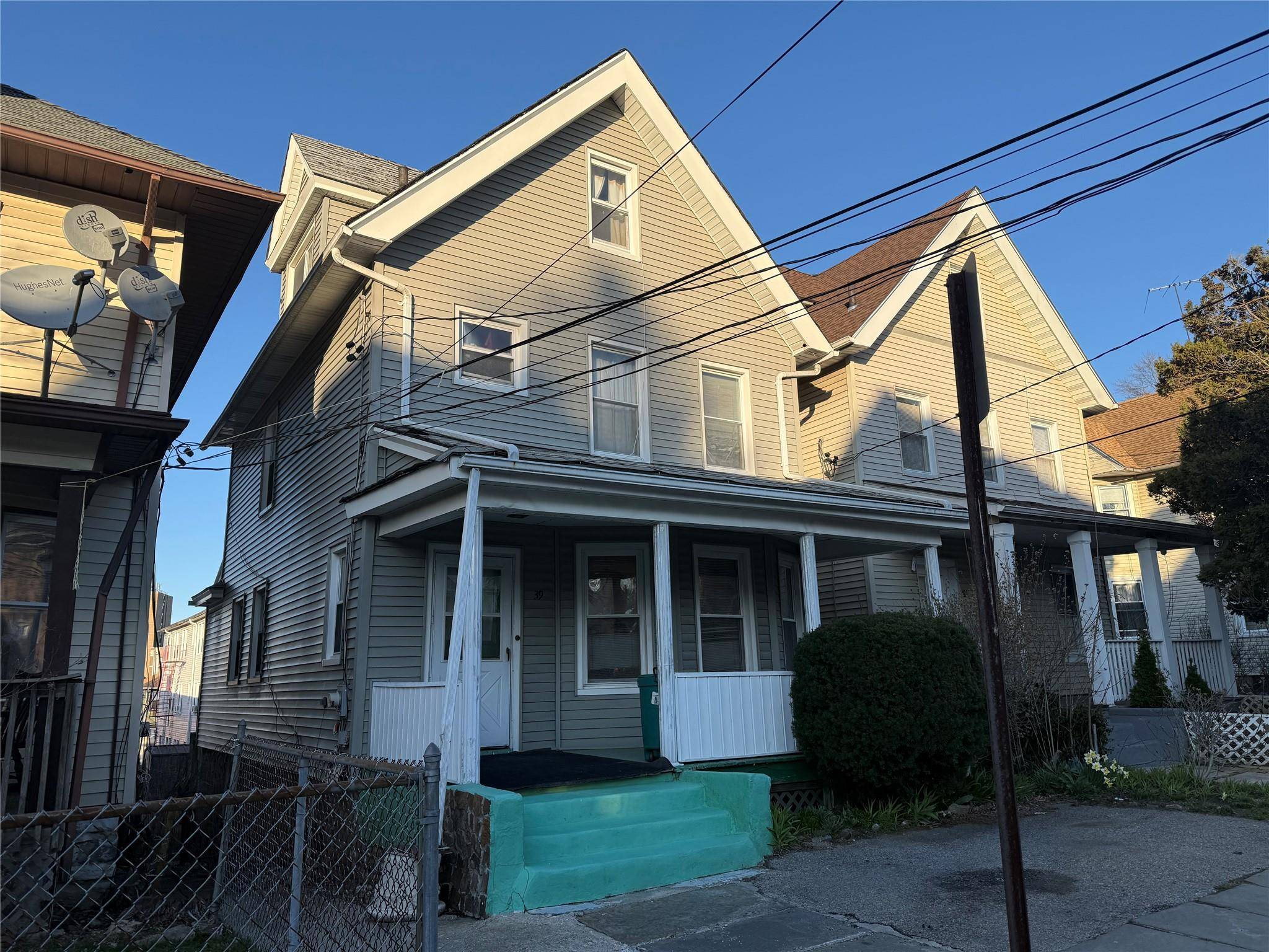 This charming single family home is priced to sell, offering incredible value in the heart of Highlands area.