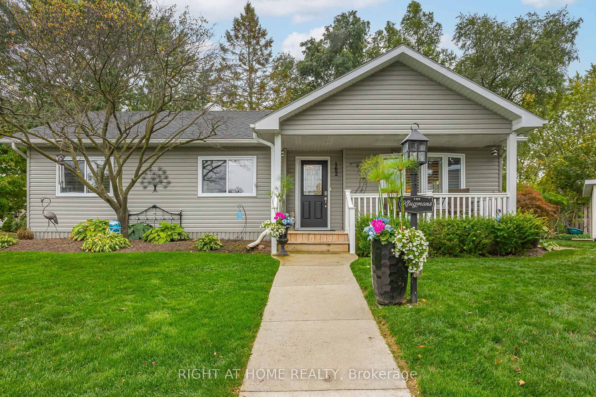 Welcome Home ! What an amazing opportunity to start the next chapter of your life in an amazing, gated community, with so many activities, you will need an additional family ...