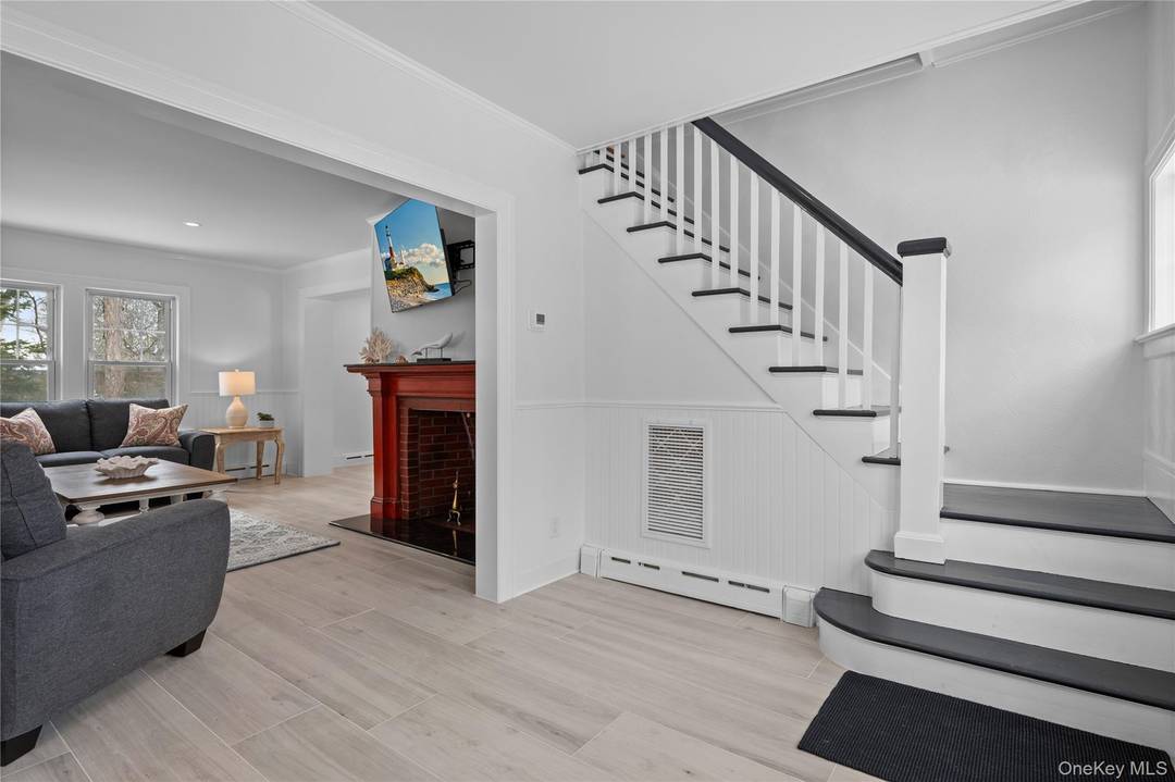 Charming 3 bedroom, 2 bathroom summer rental in Quogue, recently renovated and available.