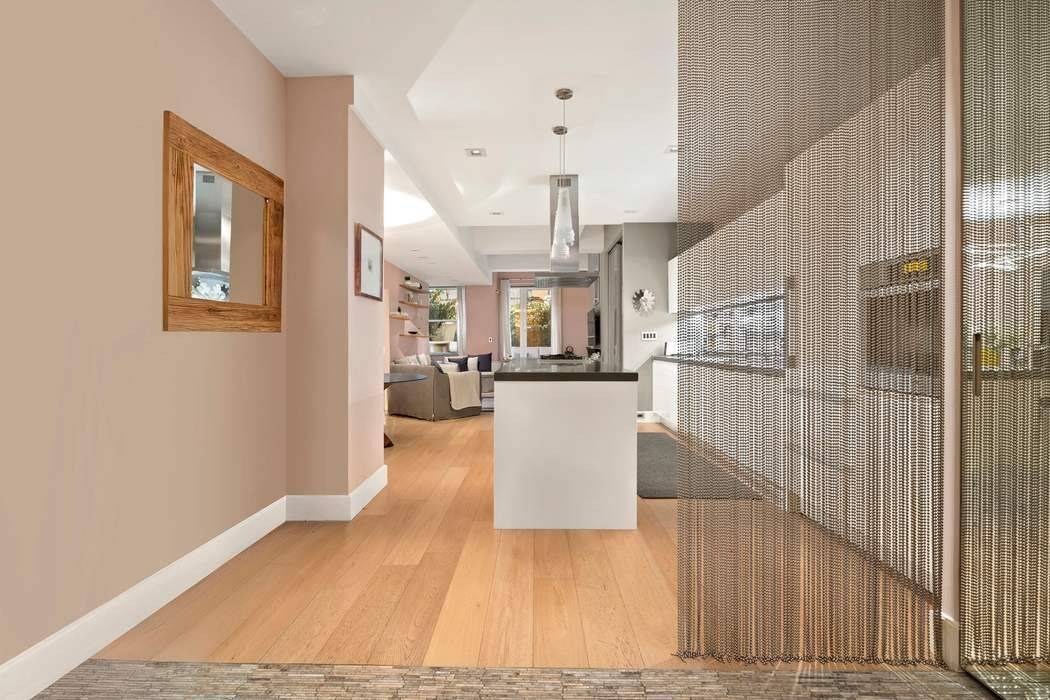 Ever dreamt of having your own private outdoor oasis in the heart of Manhattan ?