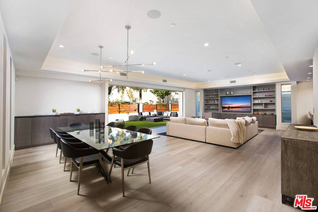6064 Saturn St 5BR Beverlywood La