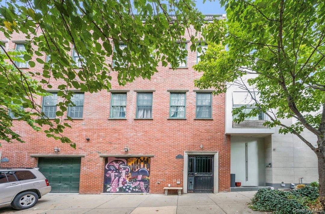 Don't miss this rare chance to own a spacious two family home offering over 3, 000 sq ft of living space in the highly sought after neighborhood of DUMBO, Brooklyn.