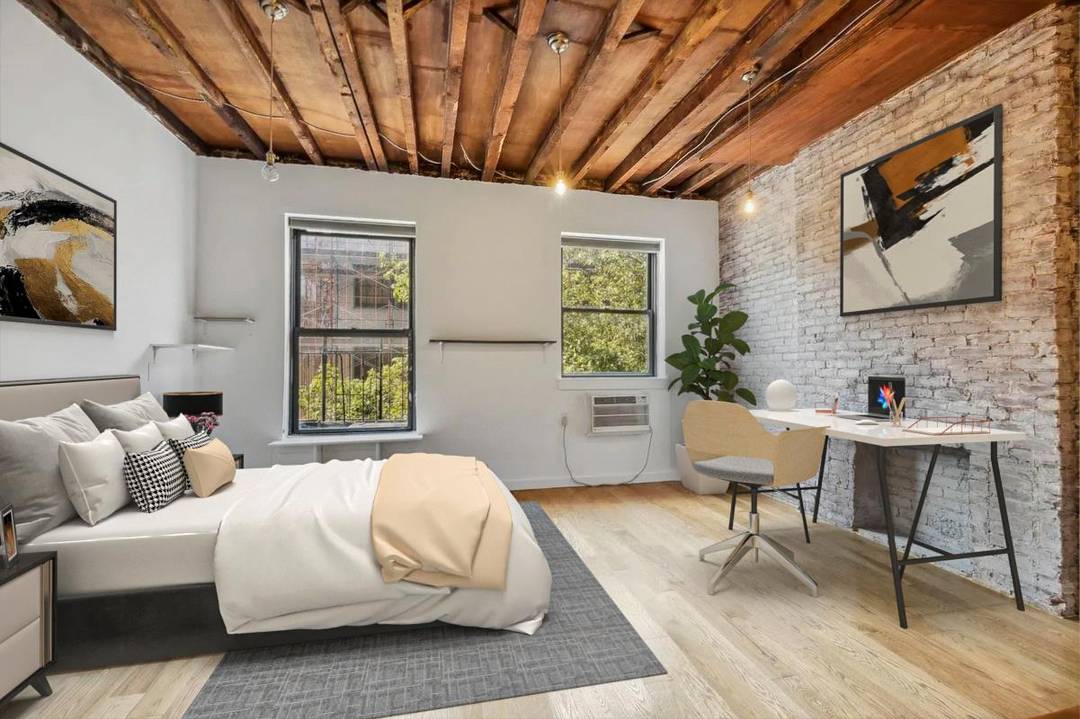 Welcome to 105 W 77th St, a lovely condo located in the heart of the Upper West Side in Manhattan.