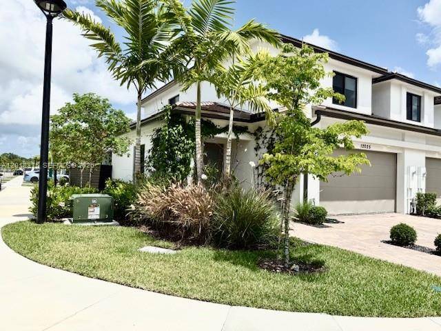 Newly built, luxurious 2 story 2023 upscale townhouse in gated community, CENTRIS by Lennar in West Pinecrest This exclusive community offers privacy and security Largest model Sapphire Collection with 2404 ...