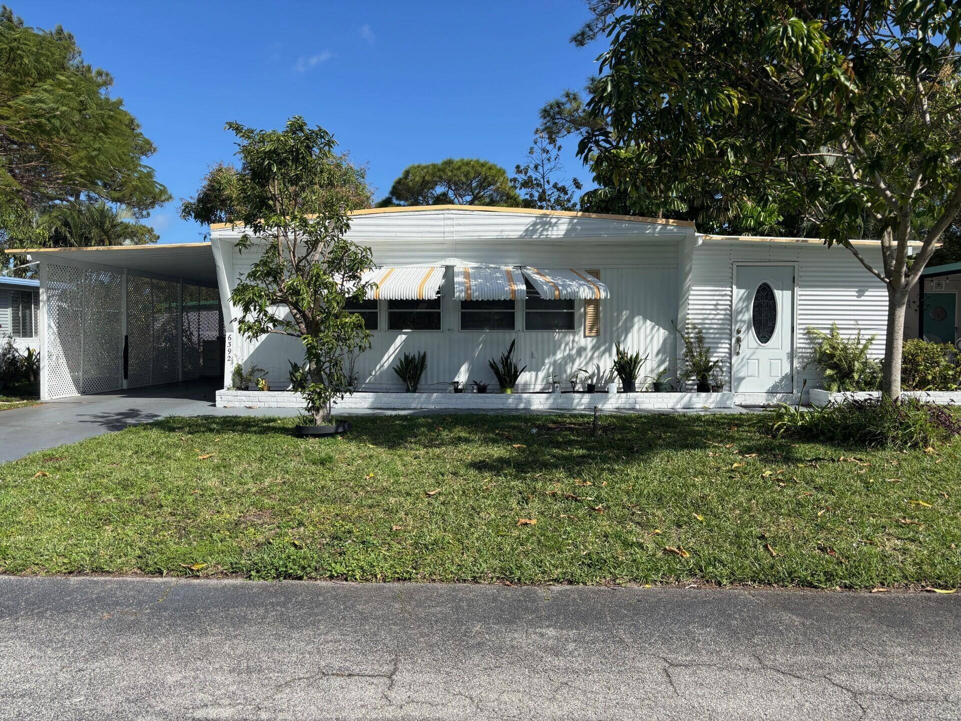 DON'T MISS THE OPPORTUNITY TO VIEW THIS SPACIOUS 3 BEDROOMS, 2 BATHS, A FINISHED FLORIDA ROOM WITH A LARGE CLOSET, NEW FLOORS, NEW GLASS DOOR AND SEPARATE ENTRANCE.