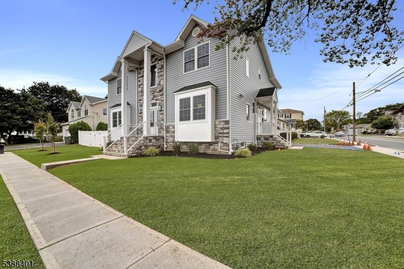 Newly constructed 5 bedroom, 4.