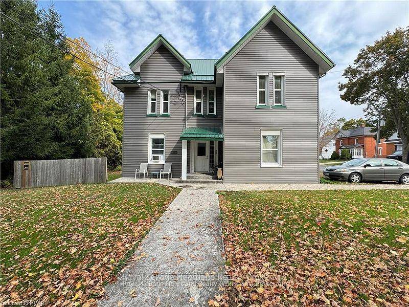 Investors, First Time Home Buyers and Those With a Vision, here is a great opportunity to add to your portfolio.