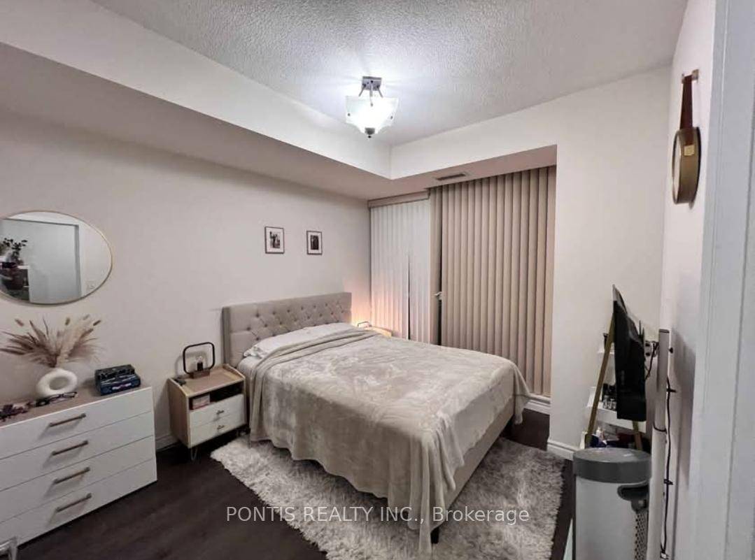 NOW AVAILABLE FOR LEASE IN THE HEART OF SQUARE ONE MISSISSAUGA'S CITY CENTRE, YOU WILL FIND THIS PRISTINE amp ; SPACIOUS PARK SIDE VILLAGE 1.
